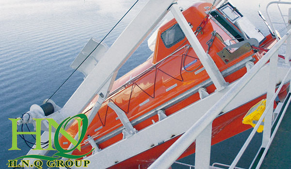 LUYỆN NGHIỆP VỤ TRÊN BÈ CỨU SINH VÀ XUỒNG CỨU NẠN